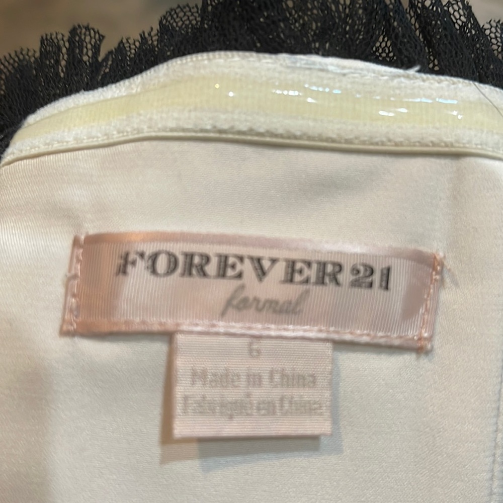 Size 6 strapless women’s dress